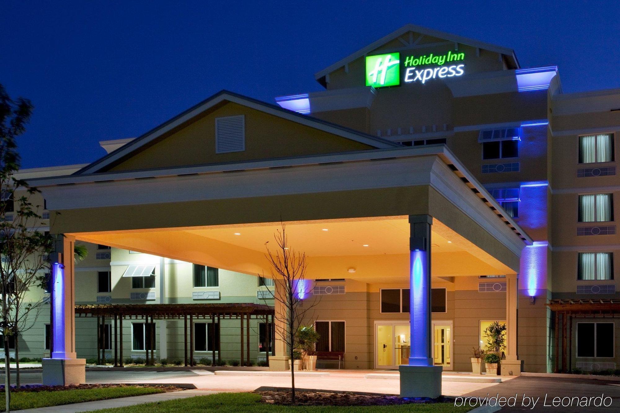 Holiday Inn Express Hotel & Suites Palm Bay By Ihg Exterior foto
