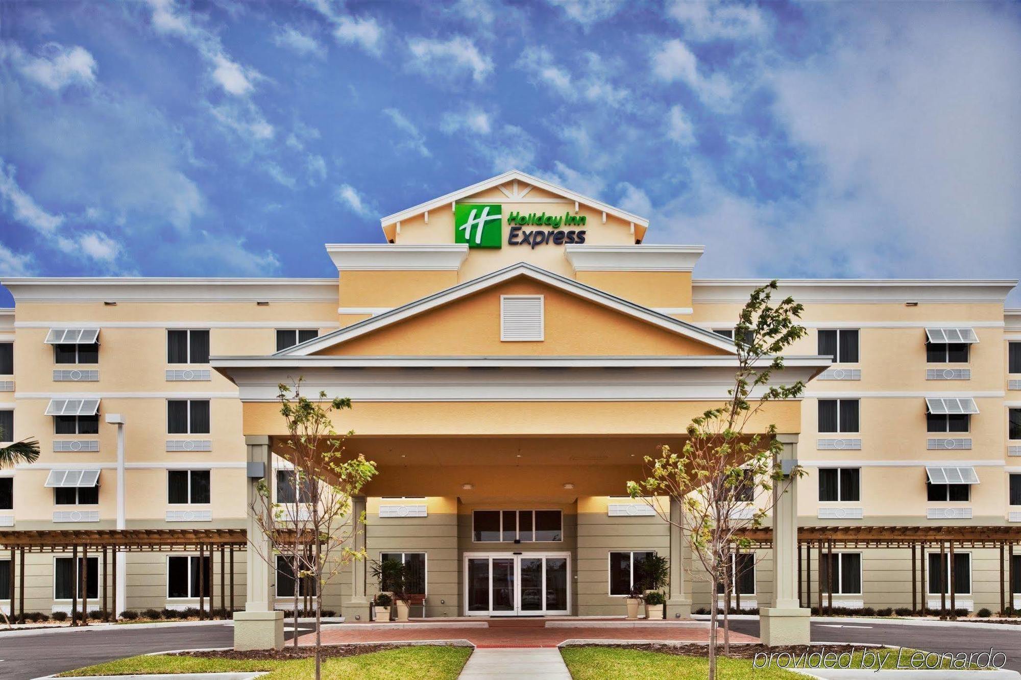 Holiday Inn Express Hotel & Suites Palm Bay By Ihg Exterior foto